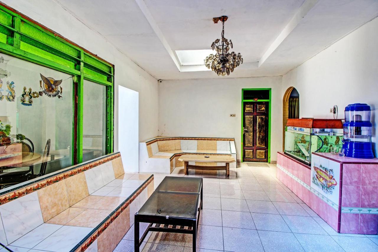 Spot On 91694 Hotel Rama Chandra Temanggung Buitenkant foto