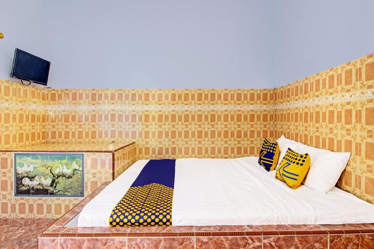 Spot On 91694 Hotel Rama Chandra Temanggung Buitenkant foto