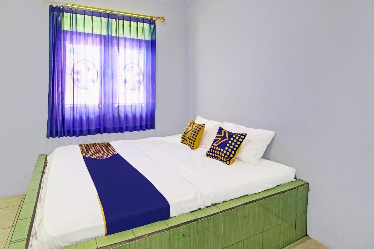 Spot On 91694 Hotel Rama Chandra Temanggung Buitenkant foto
