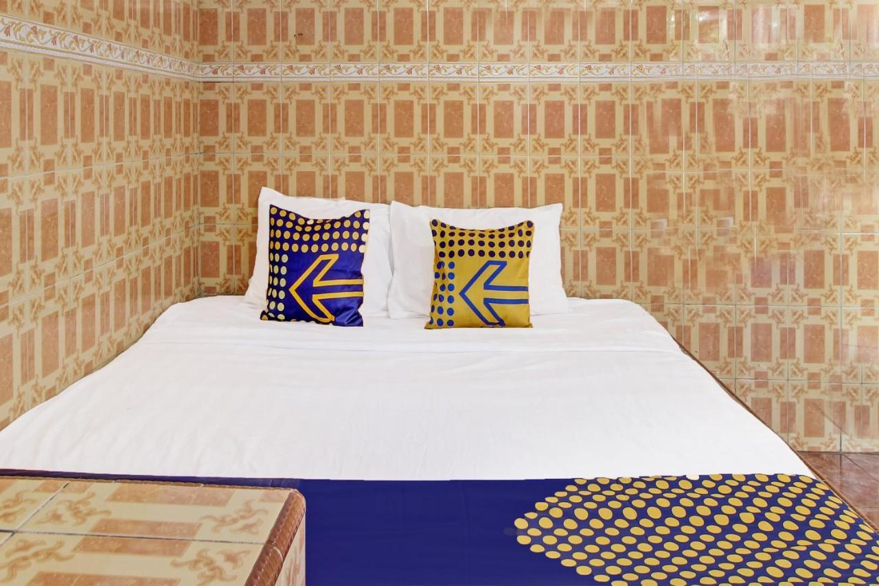 Spot On 91694 Hotel Rama Chandra Temanggung Buitenkant foto