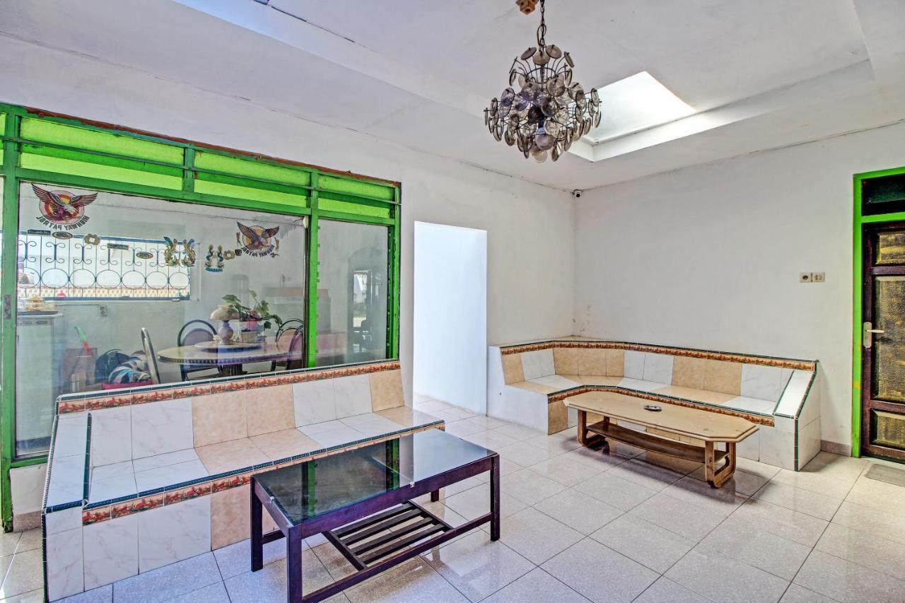 Spot On 91694 Hotel Rama Chandra Temanggung Buitenkant foto
